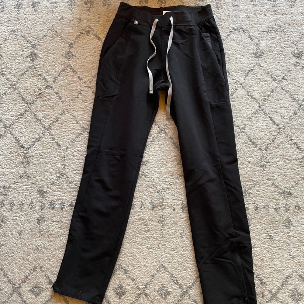 FIGS Limited Edition Black Scrub Pants with Camo pocket and zipper bottom